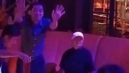 马云现身阿里园区酒吧