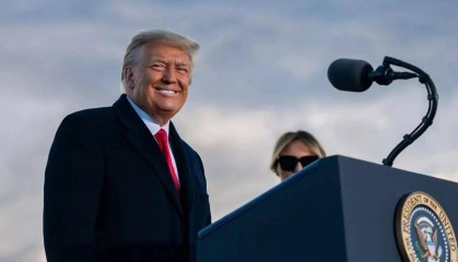 特朗普遭遇最大危机，全球超150个国家，只有5个与美达成协议