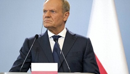 眼看一分钱都赚不到了，波兰总理立马改口，重开边境口岸，请求中方回心转意