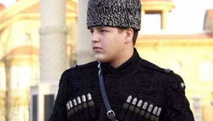 要和普京对抗到底？死里逃生的卡德罗夫，任命17岁儿子亚当扛家族大旗！