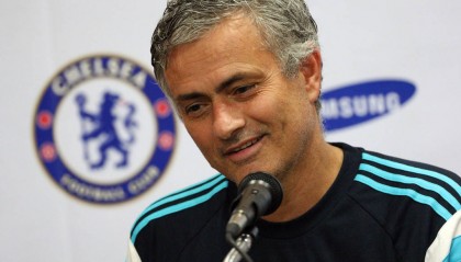 旧将：我是中场穆帅却让我穿9号 因为当时切尔西不花钱给他买前锋