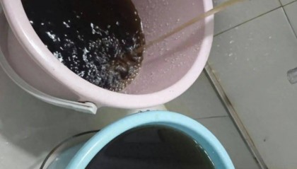 “到处都是臭的!”景德镇停水后游客称上厕所很困扰,复水后市民称放的水像“可乐”,水务公司回应