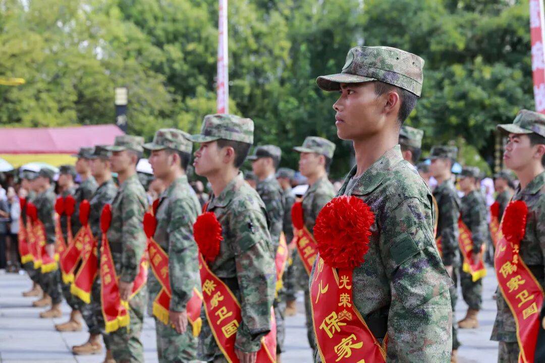 雄姿英发踏征程 安顺欢送新兵入伍