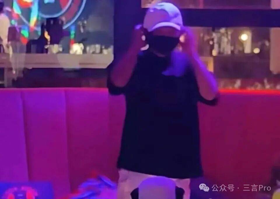 马云现身阿里园区酒吧