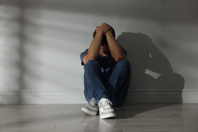 山东16岁少年无证驾驶撞倒23岁研究生，致其颅脑损伤心智如幼童